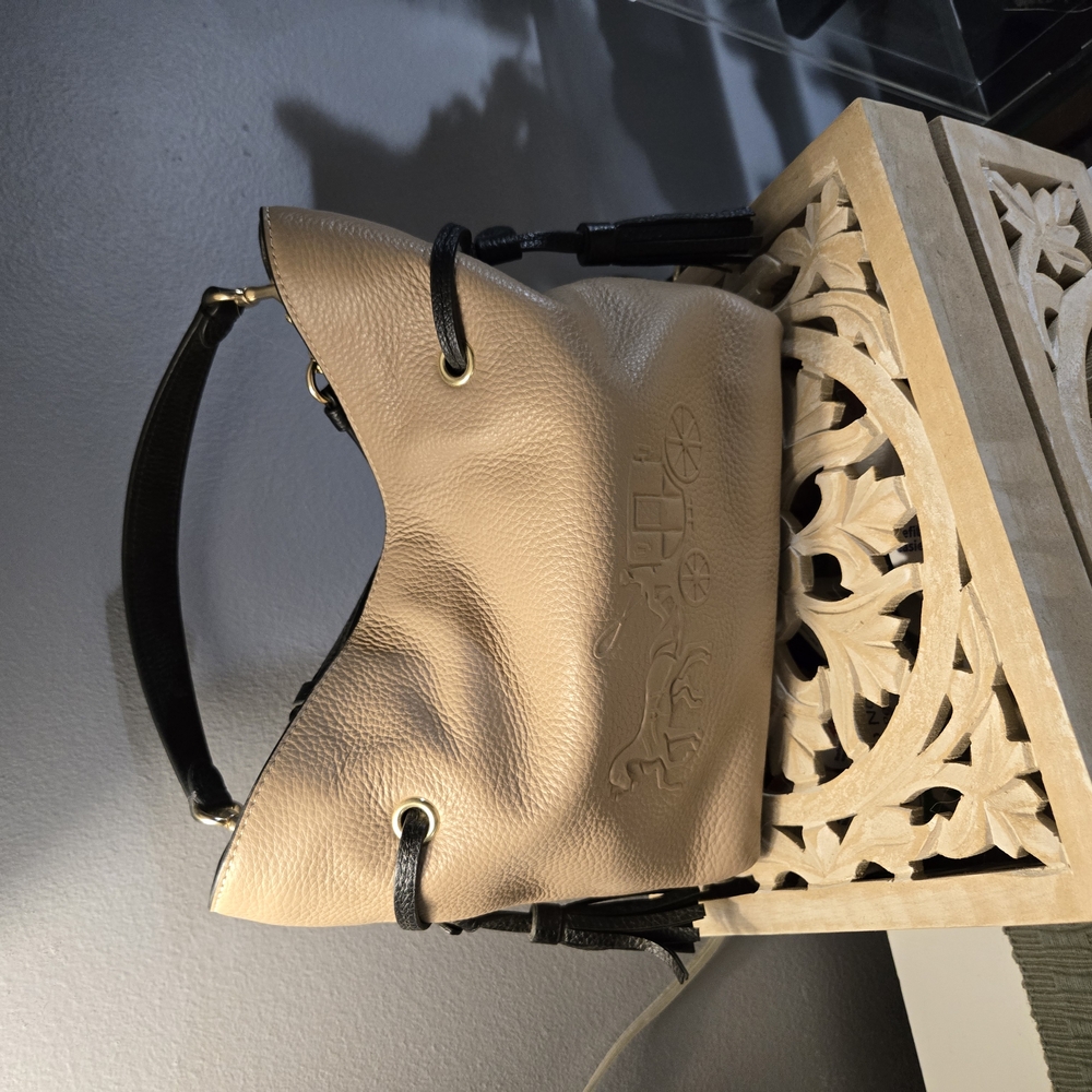 Elegant Tan Leather Handbag